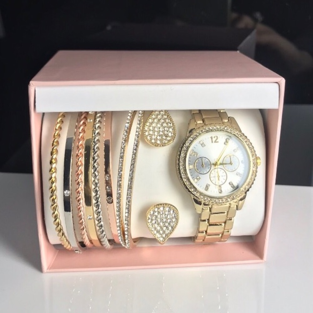 NIB Crystal Watch & Bangle Set 💕